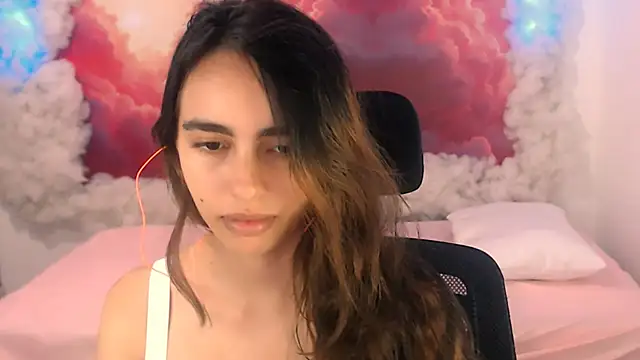 Snapshot of solarboom18 chatting on 10/07/25, 03:04 solarboom18 online show from 10/07/25, 03:04