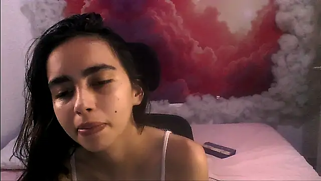 Snapshot of solarboom18 chatting on 10/28/25, 07:05 solarboom18 online show from 10/28/25, 07:05