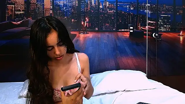 Snapshot of solarboom18 chatting on 11/29/25, 07:17 solarboom18 online show from 11/29/25, 07:17