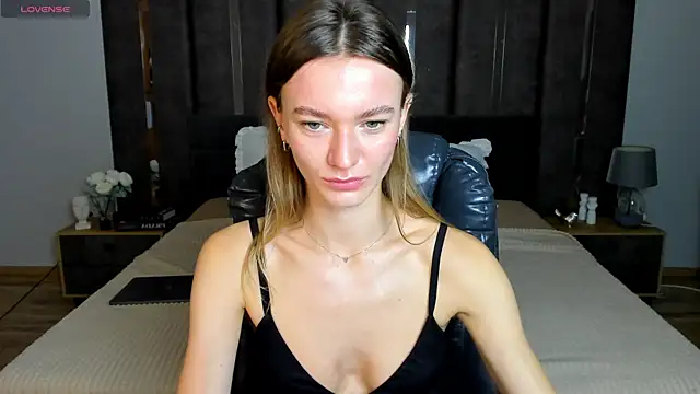 EvaToniz online show from 10/08/25, 01:14