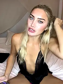 Snapshot of Aurii_Angel chatting on 11/06/25, 03:18 Aurii Angel online show from 11/06/25, 03:18