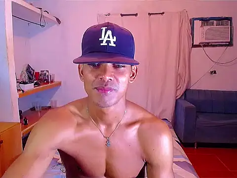 Snapshot of theMyke101 chatting on 06/18/26, 12:33 theMyke101 online show from 06/18/26, 12:33