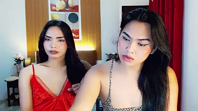 Snapshot of fallinLunaxX chatting on 10/19/25, 04:07 fallinLunaxX online show from 10/19/25, 04:07