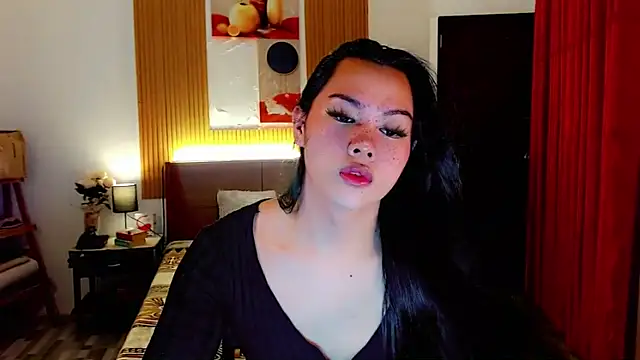 Snapshot of fallinLunaxX chatting on 11/28/25, 03:04 fallinLunaxX online show from 11/28/25, 03:04