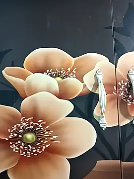 tulip-bae online show from 10/04/25, 04:54