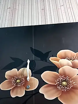 tulip-bae online show from 10/06/25, 03:20