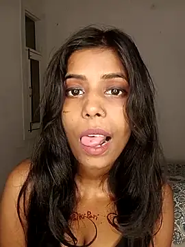 Snapshot of zoya_your chatting on 10/11/25, 03:21 zoya your online show from 10/11/25, 03:21