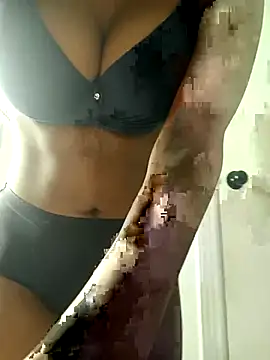 Snapshot of zoya_your chatting on 11/10/25, 03:11 zoya your online show from 11/10/25, 03:11