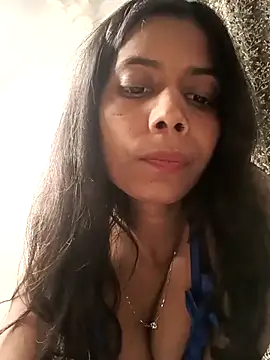 Snapshot of zoya_your chatting on 11/13/25, 02:21 zoya your online show from 11/13/25, 02:21