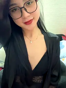 Snapshot of Linh5790 chatting on 11/04/25, 12:15 Linh5790 online show from 11/04/25, 12:15