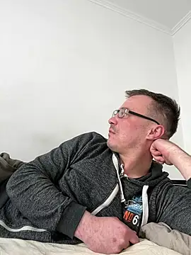 Snapshot of viktor1992-1-1 chatting on 03/07/26, 10:34 viktor1992-1-1 online show from 03/07/26, 10:34