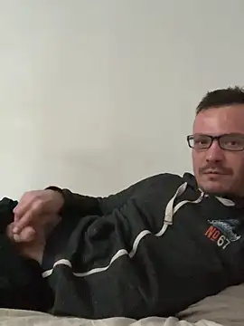 Snapshot of viktor1992-1-1 chatting on 03/11/26, 04:02 viktor1992-1-1 online show from 03/11/26, 04:02