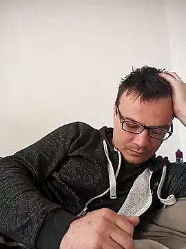 Snapshot of viktor1992-1-1 chatting on 04/23/26, 08:02 viktor1992-1-1 online show from 04/23/26, 08:02