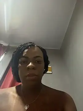 Snapshot of Priihmedeiros chatting on 04/14/26, 09:26 Priihmedeiros online show from 04/14/26, 09:26