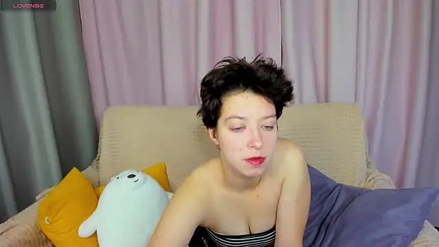 Snapshot of Sara_Frayer chatting on 11/12/25, 01:17 Sara Frayer online show from 11/12/25, 01:17