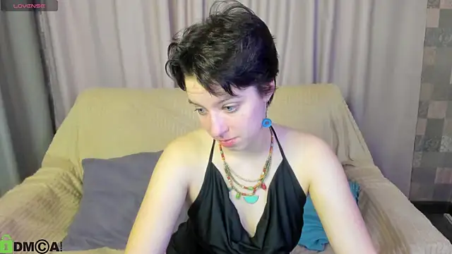 Snapshot of Sara_Frayer chatting on 11/17/25, 01:11 Sara Frayer online show from 11/17/25, 01:11