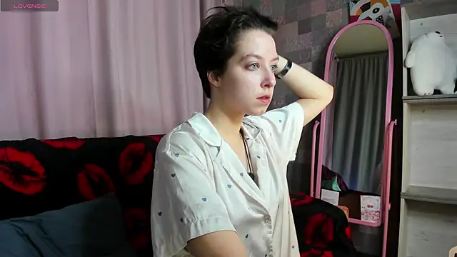 Snapshot of Sara_Frayer chatting on 11/27/25, 01:18 Sara Frayer online show from 11/27/25, 01:18