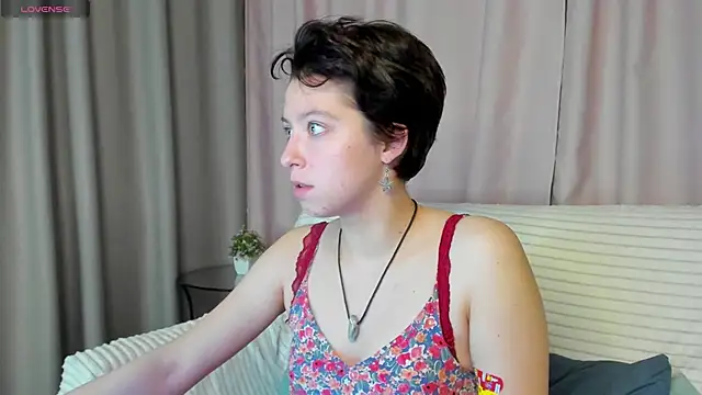 Snapshot of Sara_Frayer chatting on 12/03/25, 01:57 Sara Frayer online show from 12/03/25, 01:57