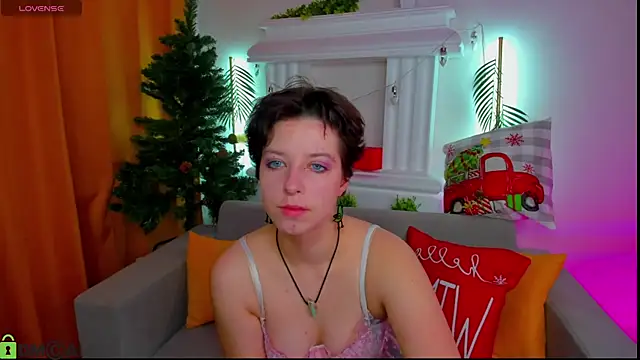 Snapshot of Sara_Frayer chatting on 12/05/25, 01:03 Sara Frayer online show from 12/05/25, 01:03