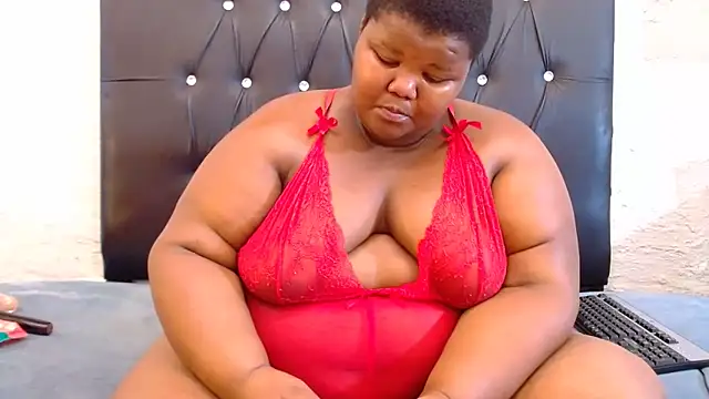 LadyBear2002 online show from 03/25/26, 04:02