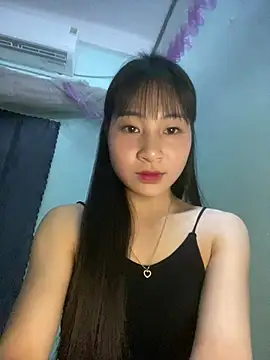 Snapshot of banlinh004 chatting on 04/14/26, 02:12 banlinh004 online show from 04/14/26, 02:12
