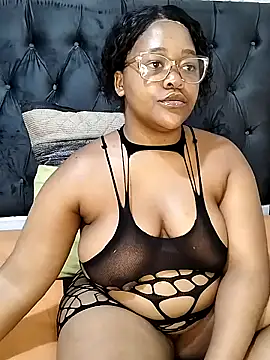 Snapshot of SweetJuicyPussy97 chatting on 03/26/26, 01:44 SweetJuicyPussy97 online show from 03/26/26, 01:44