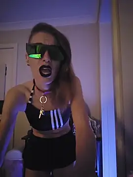 Snapshot of lonely_Cosplay_chick chatting on 12/19/25, 04:03 lonely Cosplay chick online show from 12/19/25, 04:03