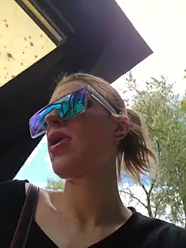 Snapshot of lonely_Cosplay_chick chatting on 12/21/25, 12:40 lonely Cosplay chick online show from 12/21/25, 12:40