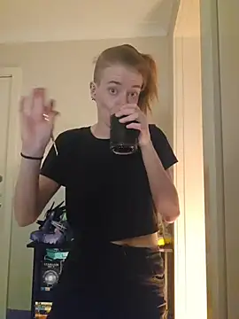 Snapshot of lonely_Cosplay_chick chatting on 12/21/25, 03:08 lonely Cosplay chick online show from 12/21/25, 03:08