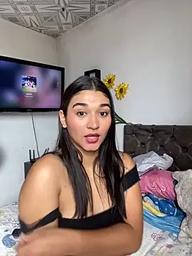 Snapshot of MelodySwetie__ chatting on 10/21/25, 01:56 MelodySwetie   online show from 10/21/25, 01:56