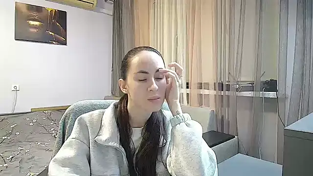 Chloe Skims online show from 10/26/25, 06:47