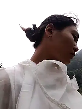 Snapshot of Mit-thi123 chatting on 10/31/25, 02:56 Mit-thi123 online show from 10/31/25, 02:56