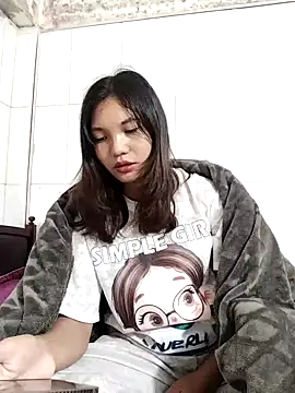 Snapshot of Mit-thi123 chatting on 11/06/25, 02:45 Mit-thi123 online show from 11/06/25, 02:45