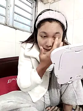 Snapshot of Mit-thi123 chatting on 11/27/25, 06:26 Mit-thi123 online show from 11/27/25, 06:26