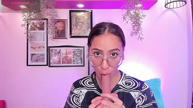 Alana Martinez  online show from 10/11/25, 12:47