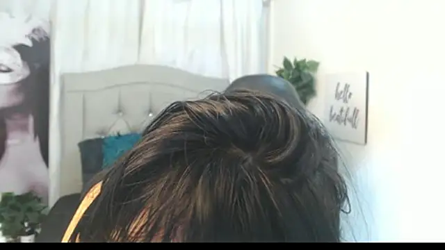 Snapshot of annyrusso chatting on 12/03/25, 02:04 annyrusso online show from 12/03/25, 02:04