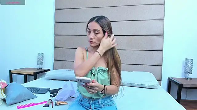 Snapshot of isaa_stone chatting on 12/14/25, 07:40 isaa stone online show from 12/14/25, 07:40