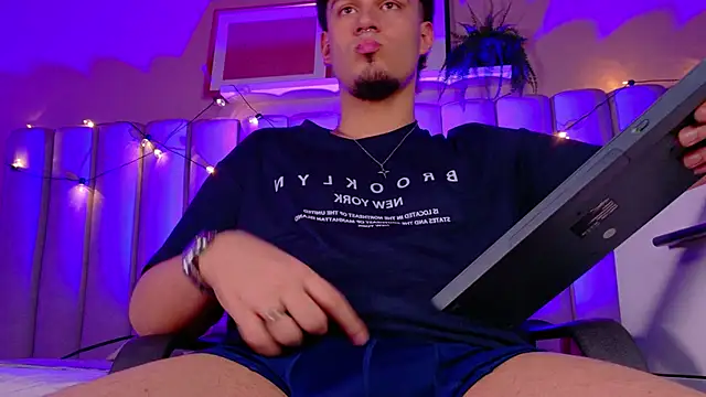 LiamThunder05  online show from 11/14/25, 03:05