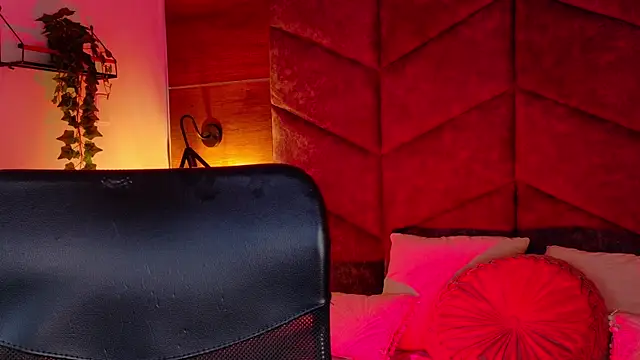 LiamThunder05  online show from 11/26/25, 03:07