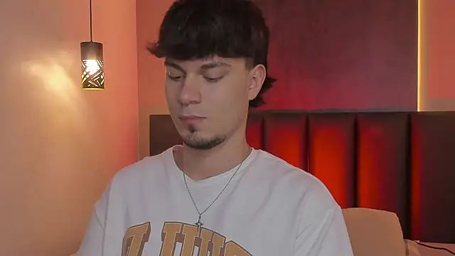 LiamThunder05  online show from 11/30/25, 12:09