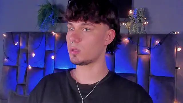 Snapshot of LiamThunder05_ chatting on 12/17/25, 07:53 LiamThunder05 online show from 12/17/25, 07:53