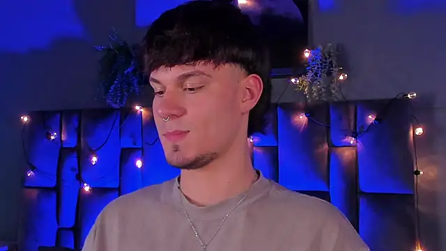 Snapshot of LiamThunder05_ chatting on 12/18/25, 07:53 LiamThunder05 online show from 12/18/25, 07:53