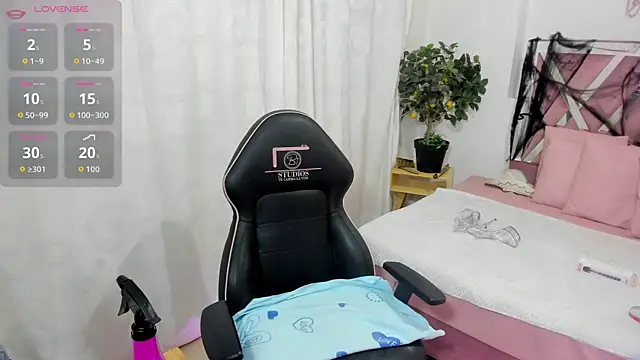 Snapshot of HISIS_TAY chatting on 10/21/25, 11:44 HISIS TAY online show from 10/21/25, 11:44