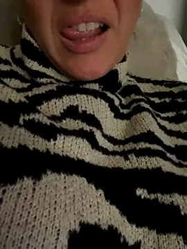 Daiana Andra online show from 10/22/25, 07:35