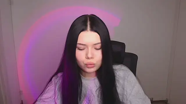 Snapshot of Mona_Esty chatting on 10/22/25, 05:24 Mona Esty online show from 10/22/25, 05:24