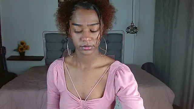 Snapshot of samara_roxx chatting on 11/07/25, 02:33 samara roxx online show from 11/07/25, 02:33