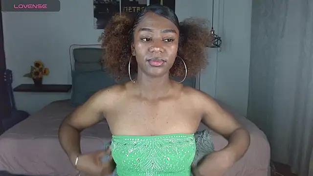 Snapshot of samara_roxx chatting on 11/16/25, 03:12 samara roxx online show from 11/16/25, 03:12