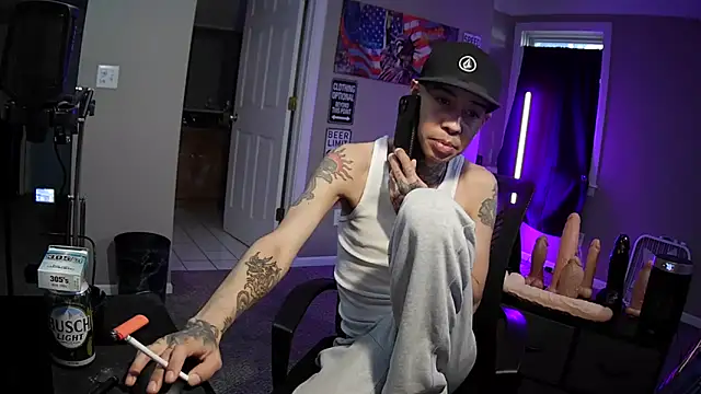 Snapshot of Michigan9000 chatting on 10/27/25, 08:57 Michigan9000 online show from 10/27/25, 08:57