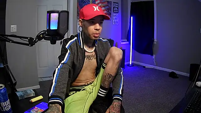 Snapshot of Michigan9000 chatting on 11/15/25, 12:41 Michigan9000 online show from 11/15/25, 12:41