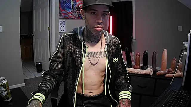 Snapshot of Michigan9000 chatting on 11/17/25, 12:49 Michigan9000 online show from 11/17/25, 12:49